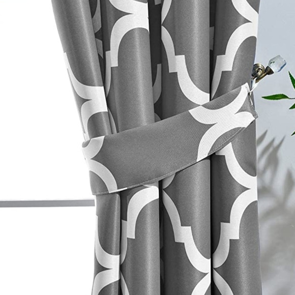 CURTAINS IN GREY AND WHITE DESIGN - Picture 3 of 5